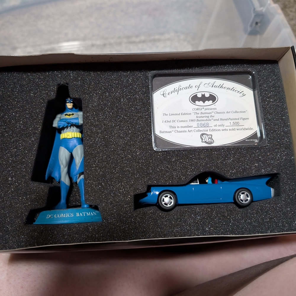 DC Comics Batman Figurine and Batmobile Set